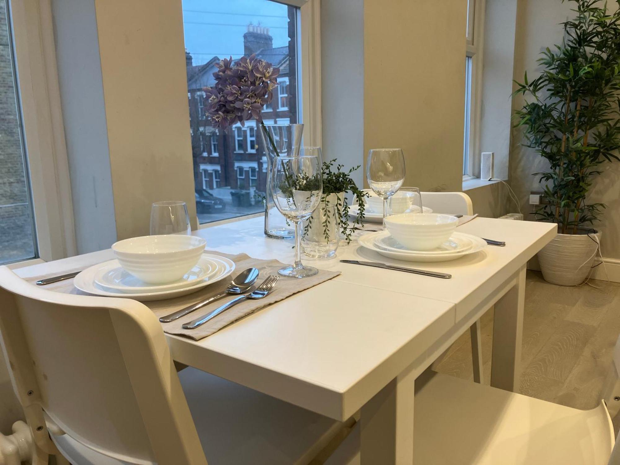 Brilliant 2 Bed Apartment - Spacious, Central & Well-Connected Londres Exterior foto