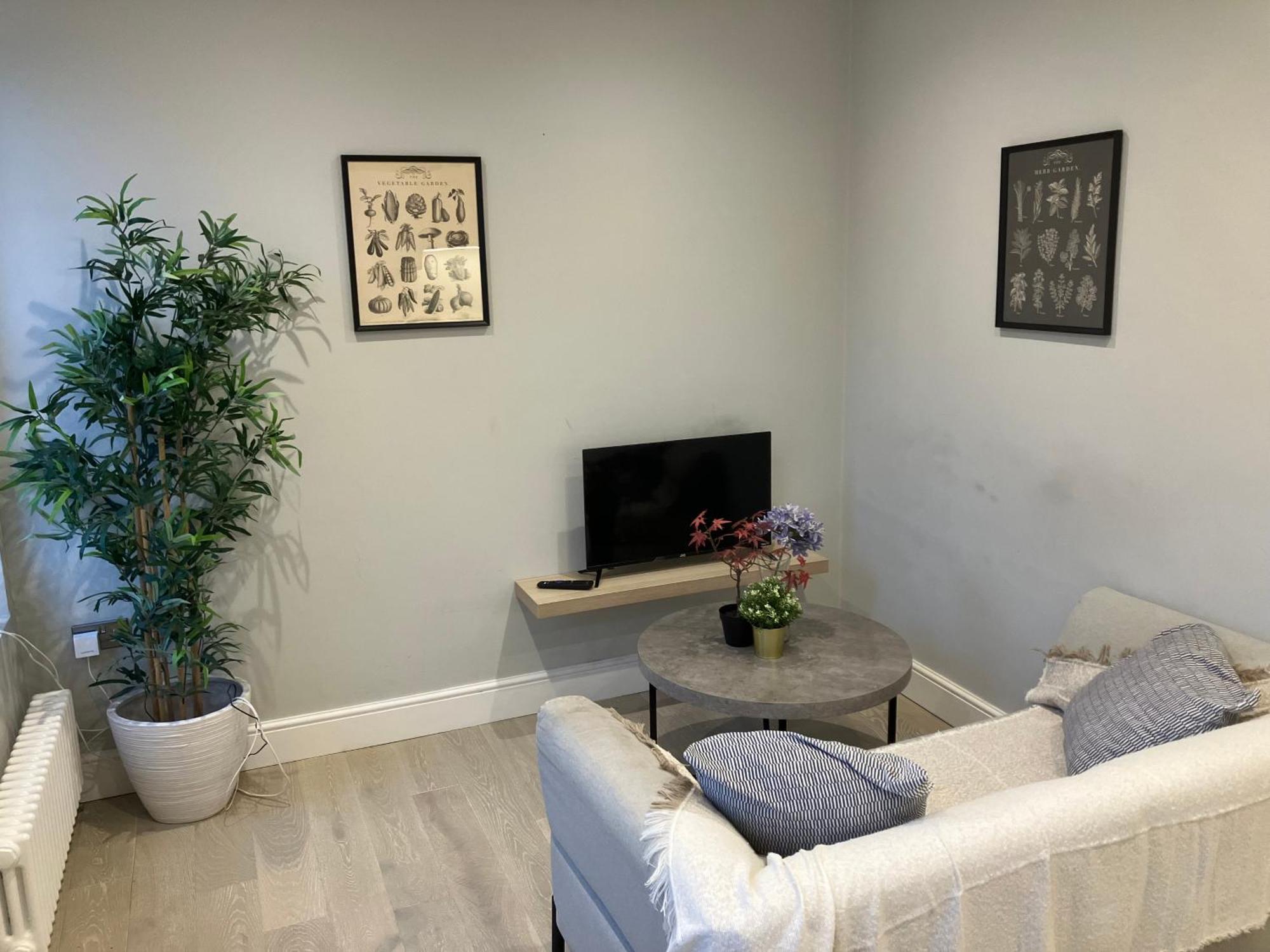 Brilliant 2 Bed Apartment - Spacious, Central & Well-Connected Londres Exterior foto