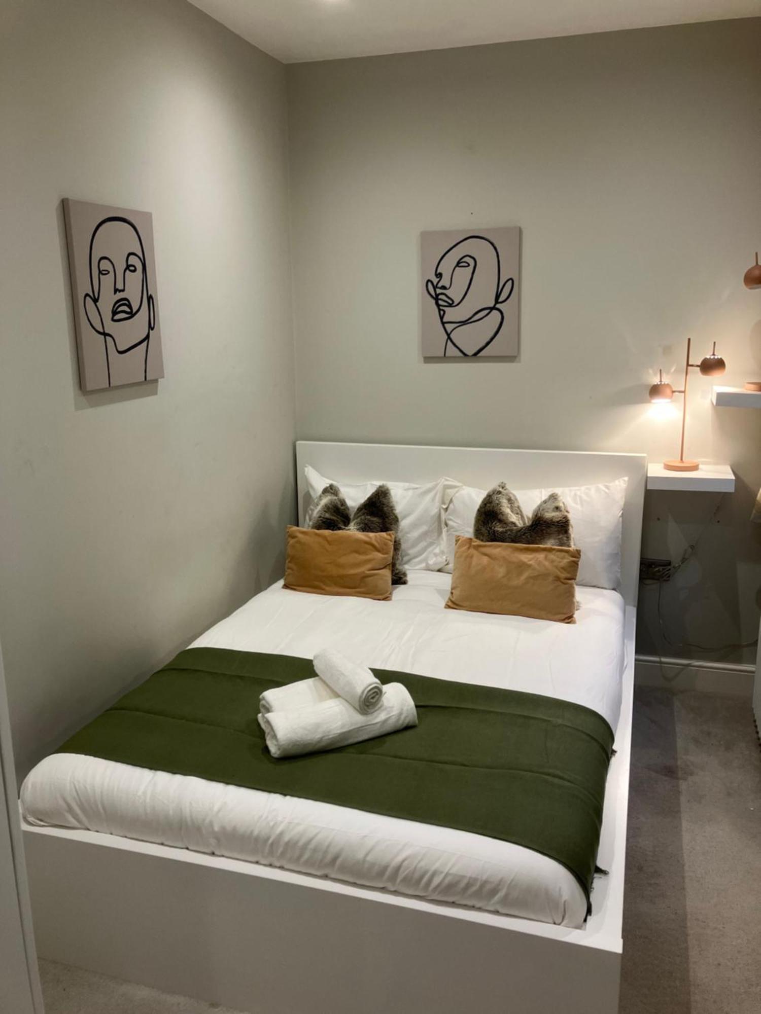 Brilliant 2 Bed Apartment - Spacious, Central & Well-Connected Londres Exterior foto