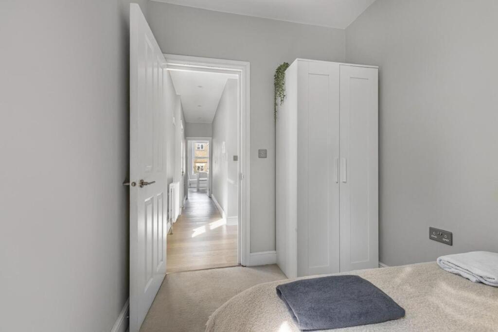 Brilliant 2 Bed Apartment - Spacious, Central & Well-Connected Londres Exterior foto