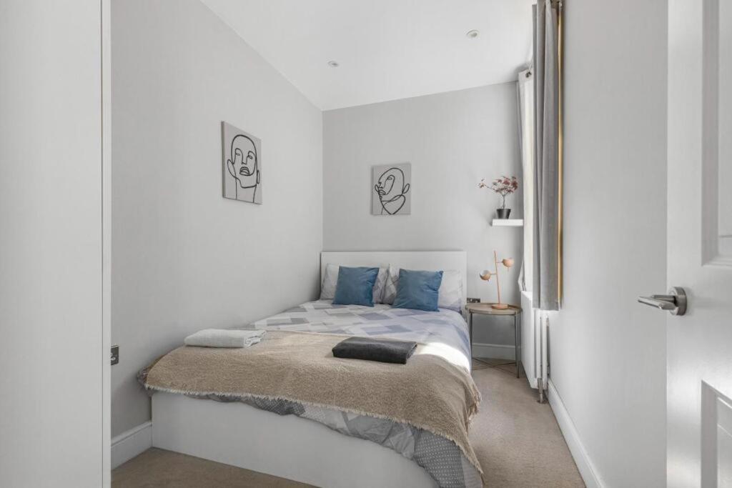 Brilliant 2 Bed Apartment - Spacious, Central & Well-Connected Londres Exterior foto